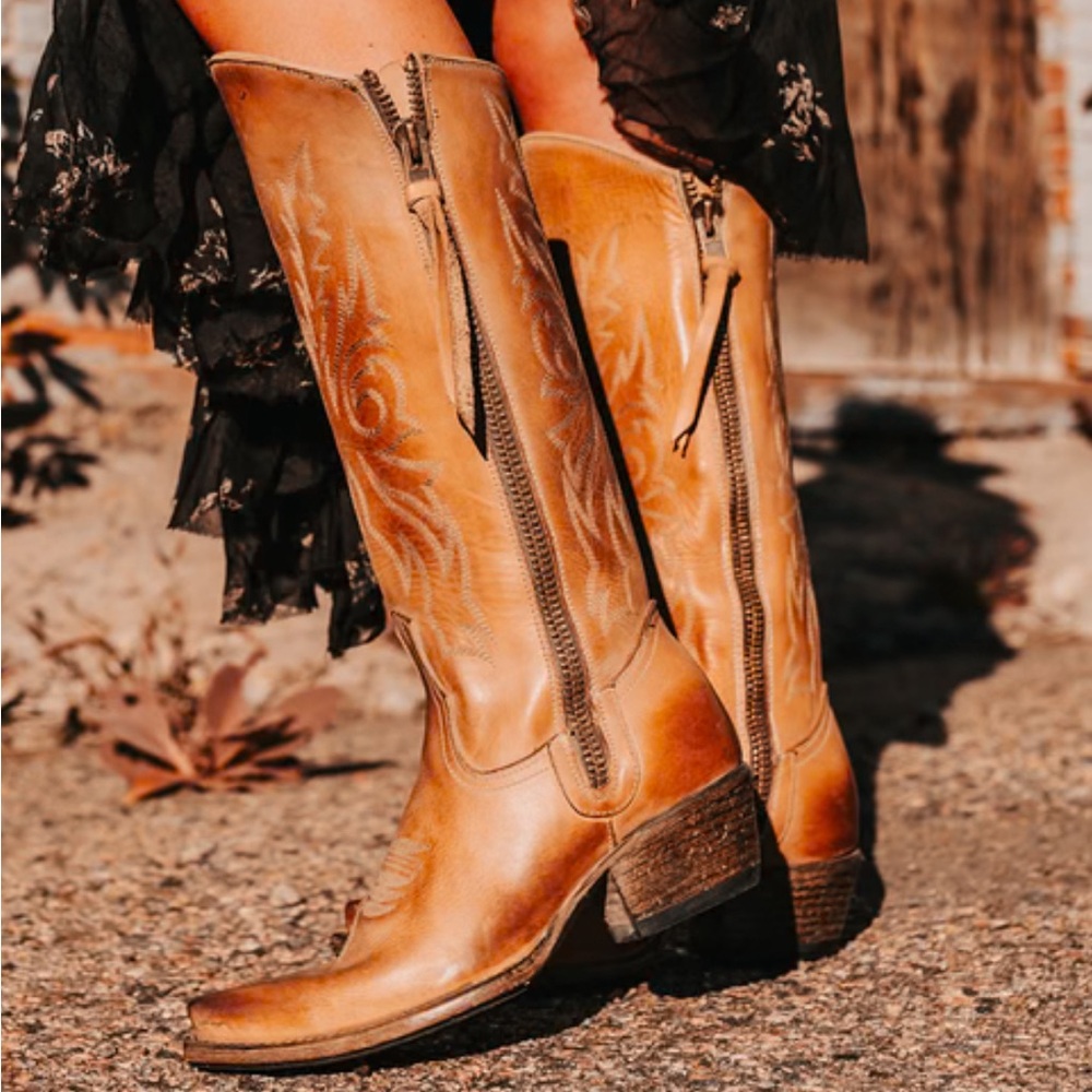 FREEBIRD Wolfgang Boots in Taupe